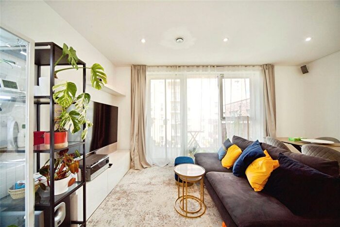 1 Bedroom Flat For Sale In Mahindra Way, Beckton, London, E6