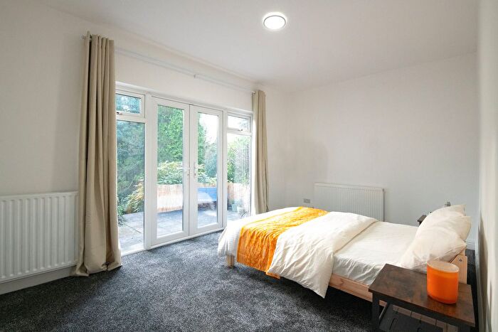 2 Bedroom Flat To Rent In Carlton Road, Godstone, RH9