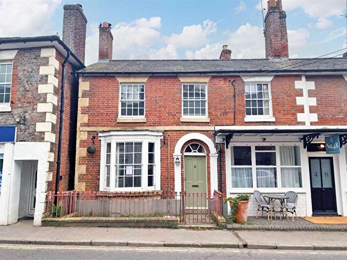 3 Bedroom End Of Terrace House For Sale In High Street, Pewsey, SN9