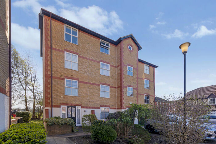 2 Bedroom Flat To Rent In Searle Court, Appleton Square, CR4