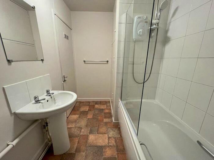 2 Bedroom Apartment To Rent In Sycamore Court, Beeston, Nottingham, NG9