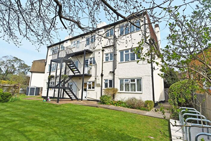 2 Bedroom Flat To Rent In Lancaster Close, Kingston Upon Thames, KT2