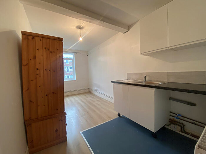 Studio To Rent In Kember Street, Islington, N1