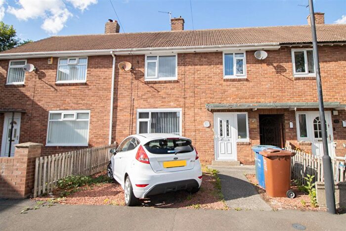3 Bedroom Terraced House For Sale In Dunlop Close, Newcastle Upon Tyne, NE7