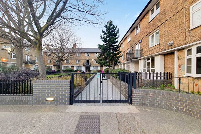 3 Bedroom Maisonette To Rent In Chilcot Close, Poplar, London, E14