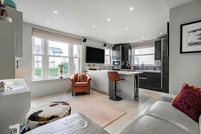 1 Bedroom Flat For Sale In Arundel Road, Dorking, RH4