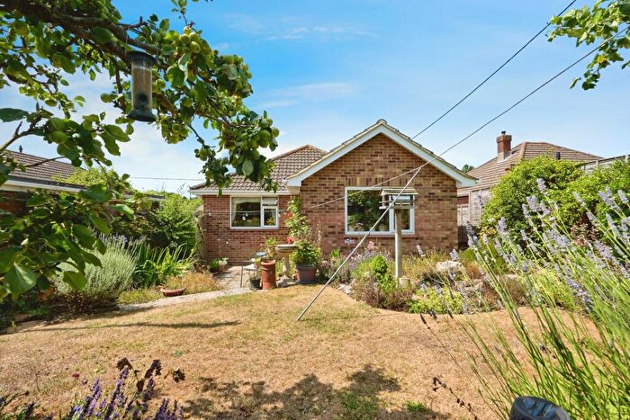 3 Bedroom Bungalow For Sale In Wyatts Lane, Cowes, Isle Of Wight, PO31