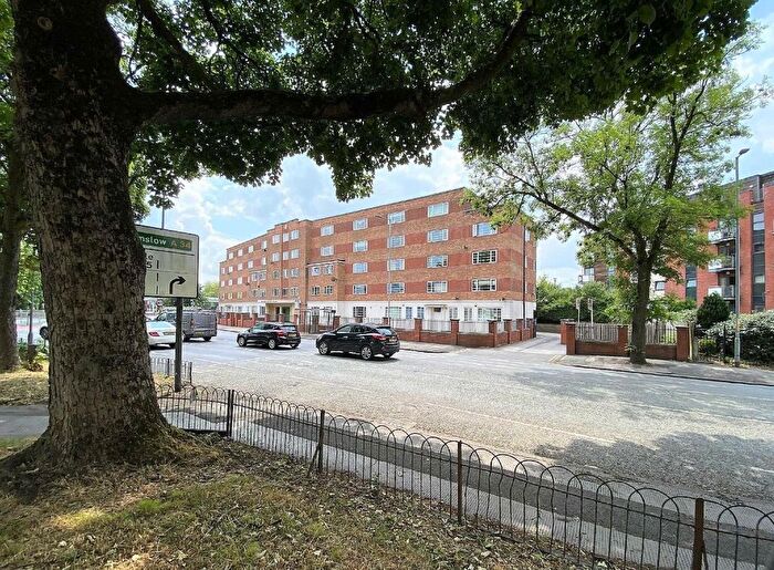 1 Bedroom Flat For Sale In Parrs Wood Court, Didsbury, M20