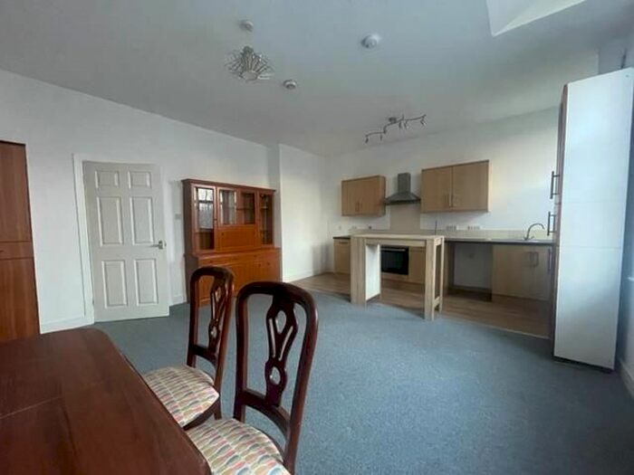 3 Bedroom Flat To Rent In Doncaster Road, Wakefield, WF1