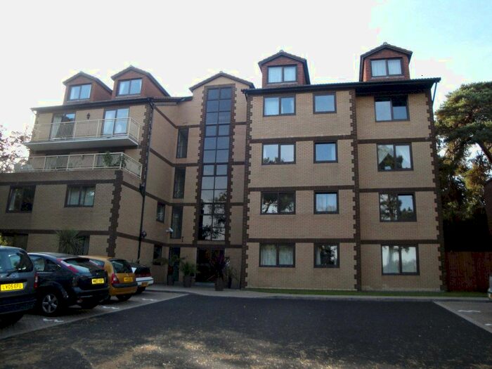 2 Bedroom Flat To Rent In Flat, Penrhyn, Knyveton Rd, Bournemouth, BH1