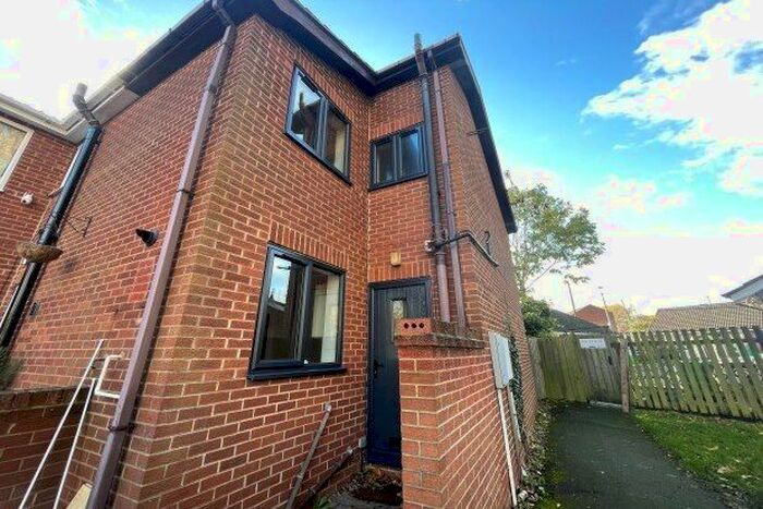 2 Bedroom Property To Rent In Bold Close, Nottingham, NG6