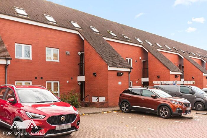 2 Bedroom Maisonette For Sale In Netteswell Orchard, Harlow, CM20