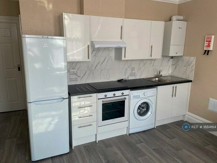 4 Bedroom Flat To Rent In Manor Park, Bristol, BS6