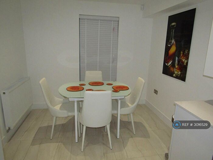 4 Bedroom Semi-Detached House To Rent In Gunson Street, Manchester, M40