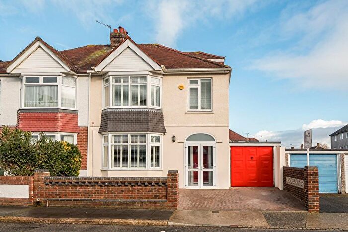 4 Bedroom Semi-Detached House For Sale In Elmwood Road, Portsmouth, PO2