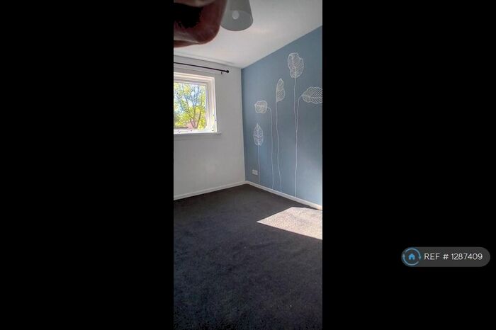 2 Bedroom Flat To Rent In Landressy Street, Glasgow, G40