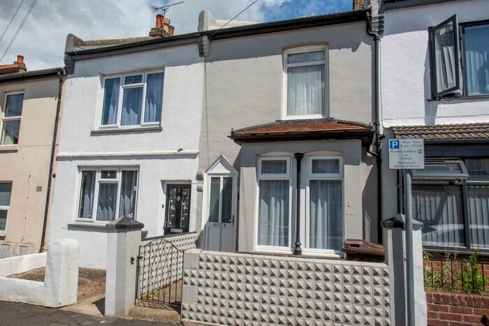 3 Bedroom Terraced House To Rent In Chaucer Road, Gillingham, ME7