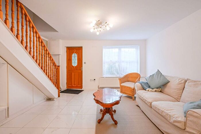 4 Bedroom Terraced House To Rent In Woodseer Street, Brick Lane, London, E1