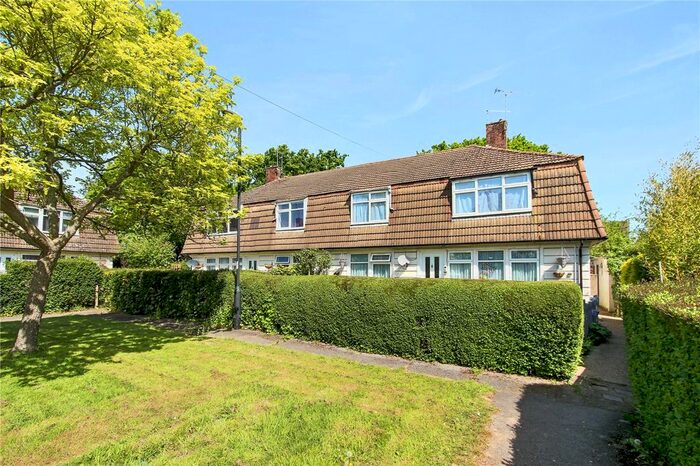 2 Bedroom Flat To Rent In Woodland Avenue, Burgess Hill, West Sussex, RH15