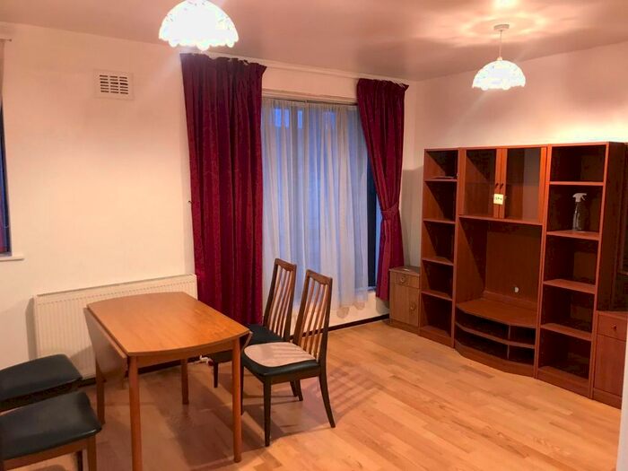 1 Bedroom Flat To Rent In Lamborne House, Ballards Lane, London, N3