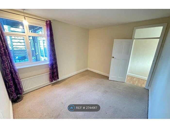 2 Bedroom Flat To Rent In Whitchurch Lane, Edgware, HA8