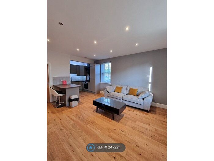 2 Bedroom Flat To Rent In Gomersal, Bradford, BD19