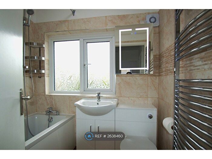 3 Bedroom Semi Detached House To Rent In Carmarthen Road, Fforestfach, Swansea, SA5