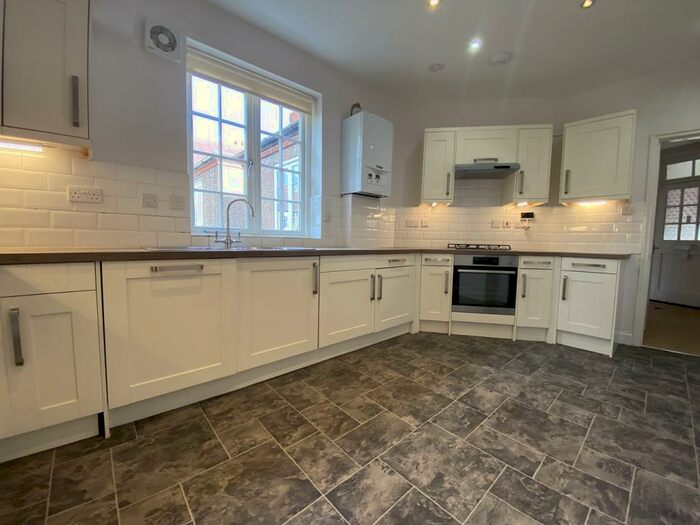 2 Bedroom Apartment To Rent In Dekker Road, Dulwich, London, SE21
