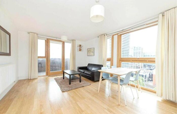 2 Bedroom Apartment To Rent In Mastmaker Road, London, E14