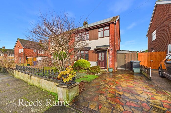 3 Bedroom Semi Detached House For Sale In Grange Road, Leyland, Lancashire, PR25