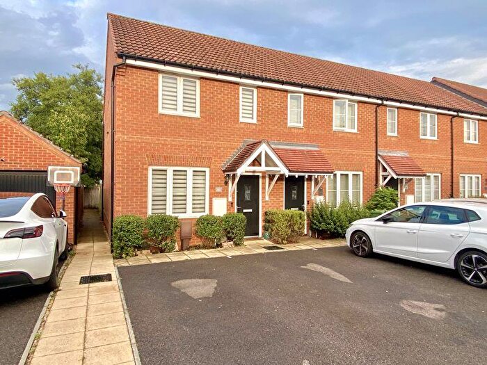 2 Bedroom End Of Terrace House For Sale In Juno Close, Fareham, PO14