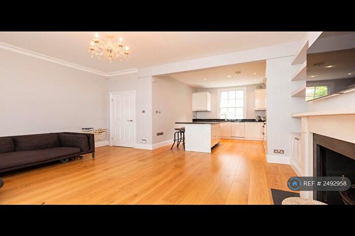 3 Bedroom Flat To Rent In Camden, London, NW1