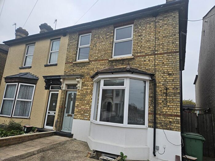 Flat To Rent In Charles Street, Maidstone, ME16