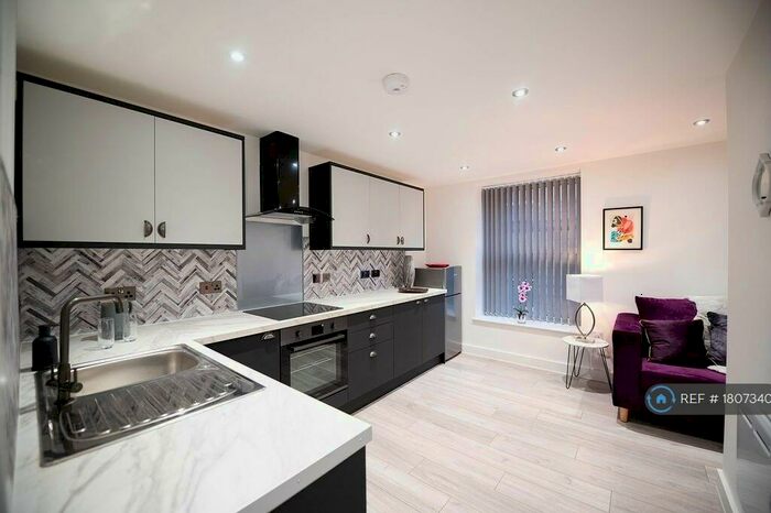 1 Bedroom Flat To Rent In Greaves Street, Oldham, OL1