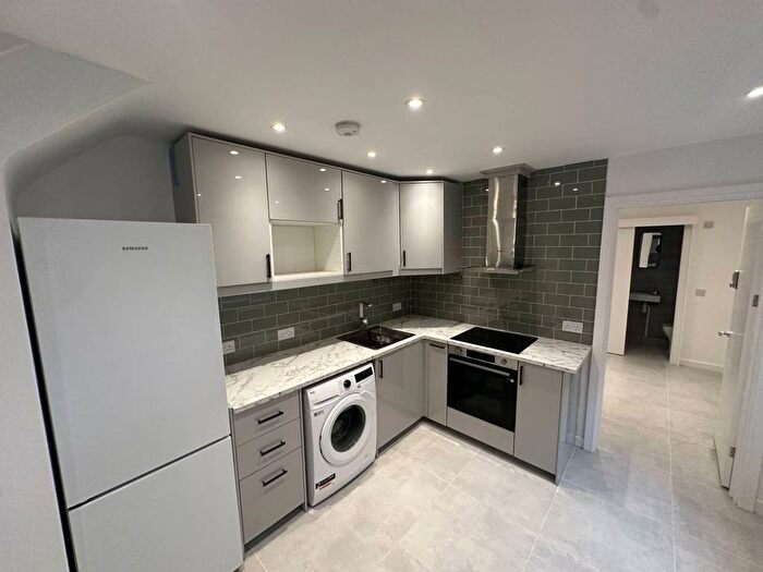 2 Bedroom Flat To Rent In Woodhouse Road, London, N12