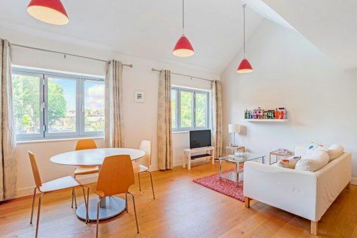 2 Bedroom Flat To Rent In Sutton Court Road, London, W4