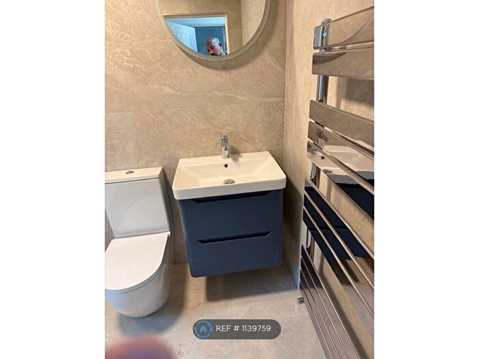 2 Bedroom Maisonette To Rent In Wimbeldon Chase, London, SW20