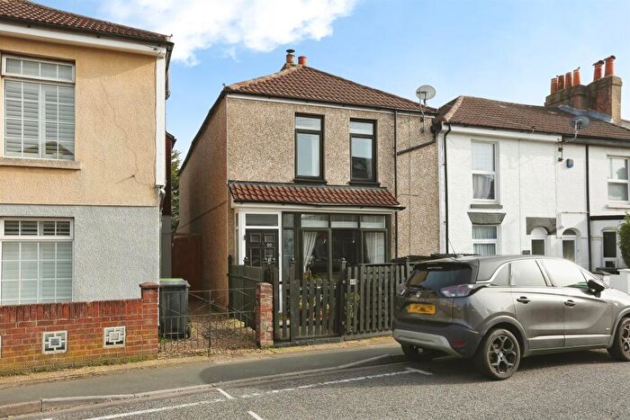 4 Bedroom Terraced House For Sale In Grove Road, Gosport, PO12