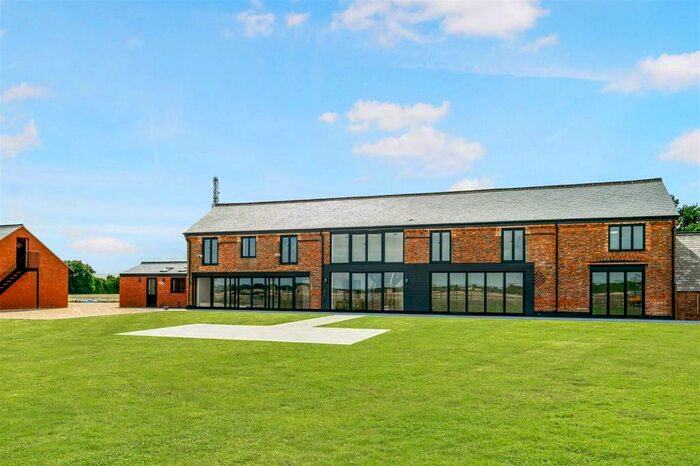 5 Bedroom Barn Conversion For Sale In The Baulk, Clapham, Bedford, MK41