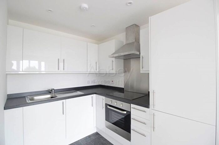1 Bedroom Flat To Rent In Mulberry Close, Earls Court Mulberry Close, LU1