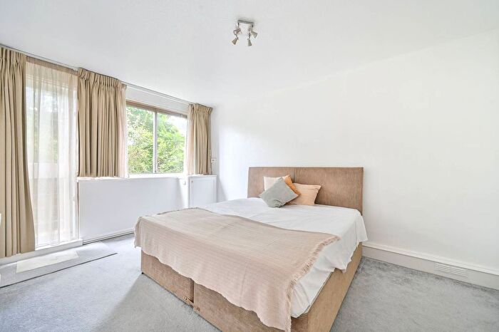 3 Bedroom Flat For Sale In Kensington Park Road, Notting Hill, London, W11