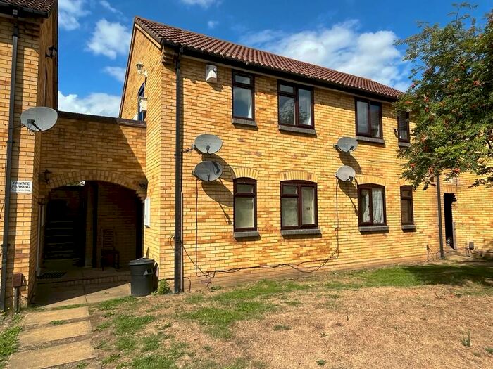 1 Bedroom Flat To Rent In Badgers Close, Hayes, UB3