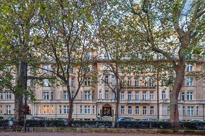 3 Bedroom Flat For Sale In Marylebone Road, Marylebone, London, NW1