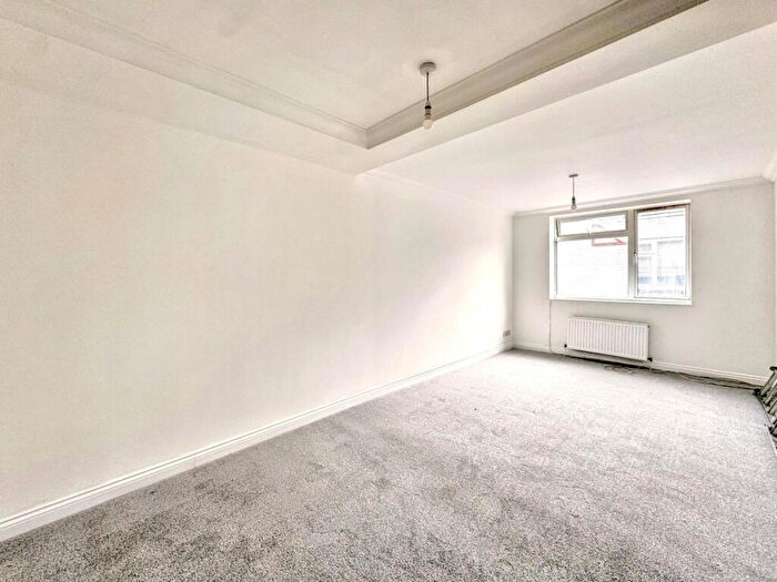 2 Bedroom Flat For Sale In Christchurch Road, Boscombe, BH7