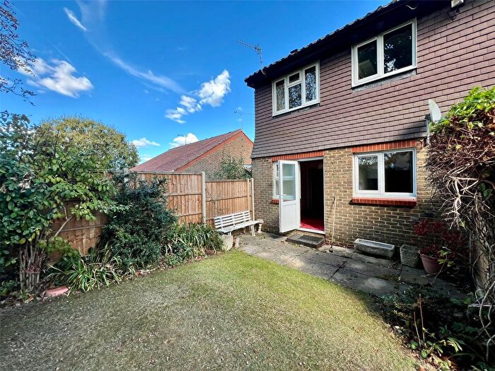 1 Bedroom Flat For Sale In Chasefield Close, Guildford, Surrey, GU4