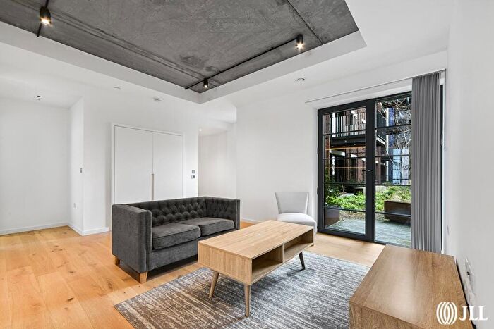 2 Bedroom Flat To Rent In Agar House, Goodluck Hope, E14