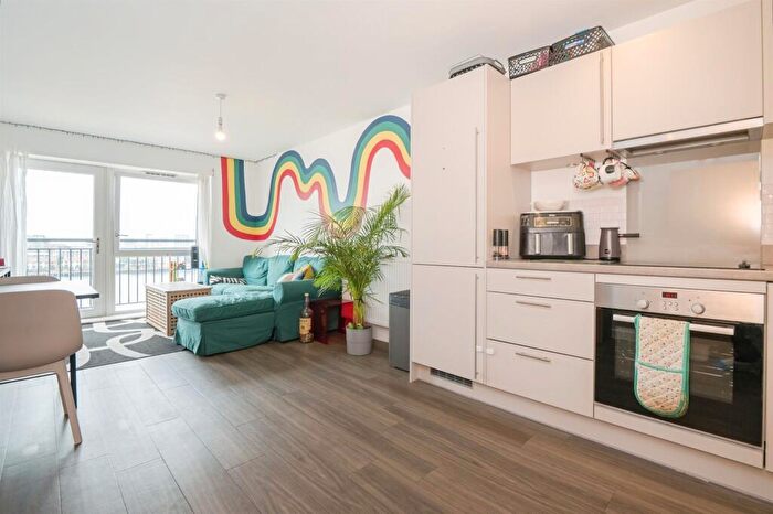 2 Bedroom Flat For Sale In Keel Road, Southampton, SO19