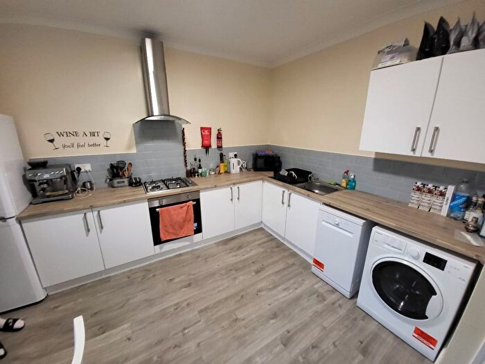 2 Bedroom Flat To Rent In B Eslington Terrace, Newcastle Upon Tyne, NE2