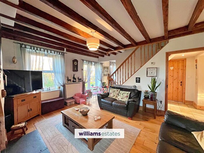 4 Bedroom Detached House For Sale In Ochr Y Bryn, Henllan, LL16