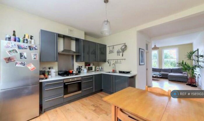 2 Bedroom Flat To Rent In Cavendish Mansions, London, E5
